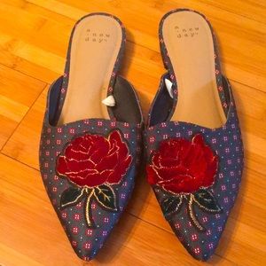 Posh rose 🌹 slide on shoes.